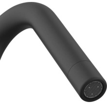 Detailní záběr výtoku vodovodní baterie