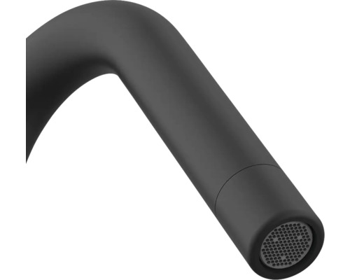 Detailní záběr výtoku vodovodní baterie