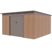 Moderní kovový zahradní domek s dřevěným vzhledem, plochou střechou a širokými posuvnými dveřmi.