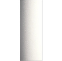 Bílá tapeta se strukturovaným povrchem.