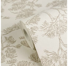 Vliesová tapeta se strukturovaným vzorem stylizovaných borovicových větví.