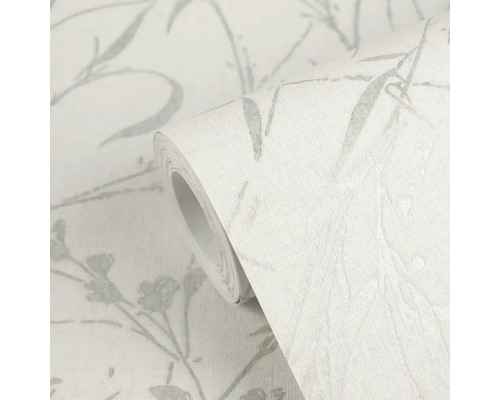 Role vliesové tapety s šedým botanickým vzorem větví a květů a textilní strukturou.