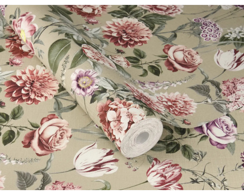 Vliesová tapeta s květinovým vzorem růží a jiřin v různých odstínech na béžovém podkladu.