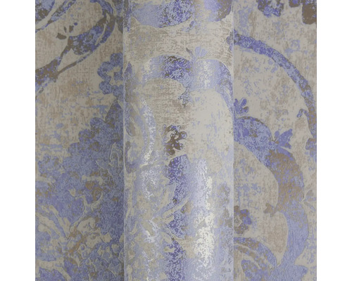 Vliesová tapeta s květinovým damaškovým vzorem a metalickým efektem.