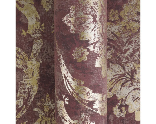 Tapeta s květinovým ornamentálním vzorem a metalickými efekty.