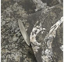 Role tapety s texturovaným abstraktním vzorem ve vzhledu kamene pro dekoraci stěn.