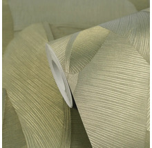 Role vliesové tapety v béžové a zlaté barvě se strukturovaným geometrickým vzorem a lesklým povrchem.