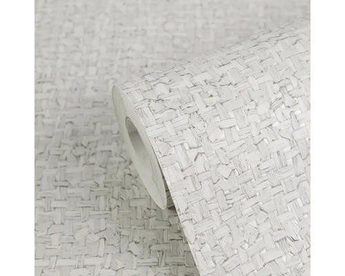 Role tapety se vzorem pleteného lýka a strukturovaným povrchem.