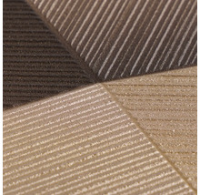 Detail strukturované tapety s proužkovaným vzorem