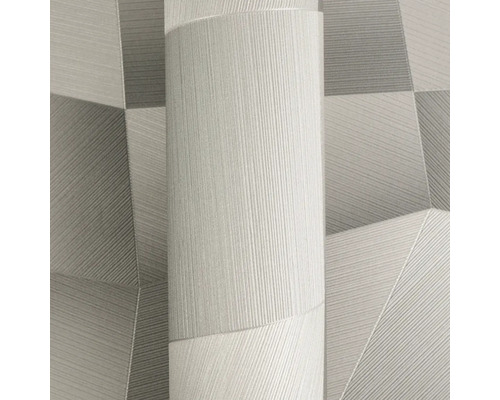 Vliesová tapeta s moderním geometrickým vzorem trojúhelníků a jemnou linkovou strukturou.