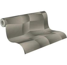 Role tapety s trojrozměrným geometrickým vzorem v šedé barvě, texturovaný metalický vzhled.