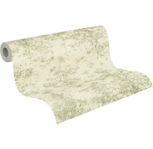 Vliesová tapeta s jemným motivem stromů ve světlých přírodních tónech, částečně rozvinutá role.