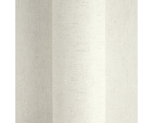 Strukturovaná vliesová tapeta v krémově bílé barvě s širokými svislými pruhy a jemnou strukturou.