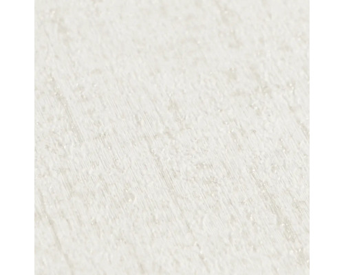 Detail bílé tapety se strukturou dřevěných vláken a jemnými třpytivými efekty.