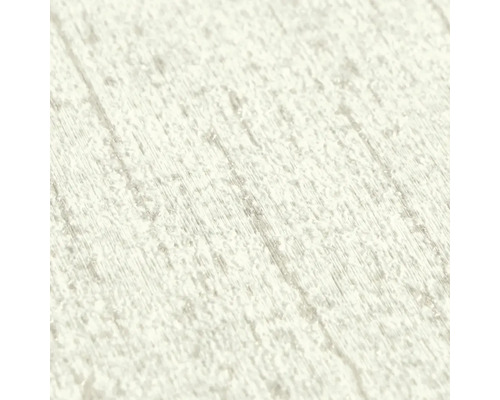 Strukturovaný povrch vliesové tapety s texturou podobnou dřevu a granulovaným povrchem.