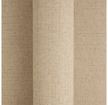 Detailní záběr béžové vliesové tapety s textilní strukturou