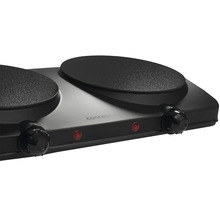 Dvojitá varná deska se dvěma varnými zónami a regulátory teploty