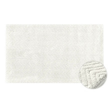 Obdélníkový koupelnový kobereček s cikcakovým vzorem a detailním záběrem