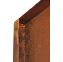 Detailní záběr ocelového nosníku