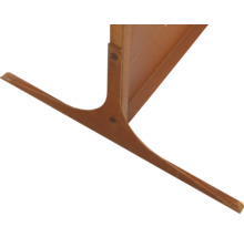 Detailní pohled na dřevěnou nohu nábytku