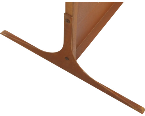 Detailní pohled na dřevěnou nohu nábytku