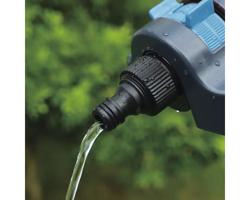 Připojka zahradní hadice s průtokem vody