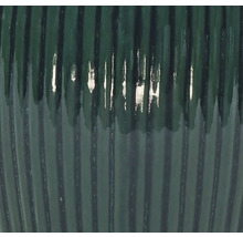 Detail žebrované keramické vázy