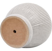 Keramický květináč s žebrovanou strukturou a drenážním otvorem