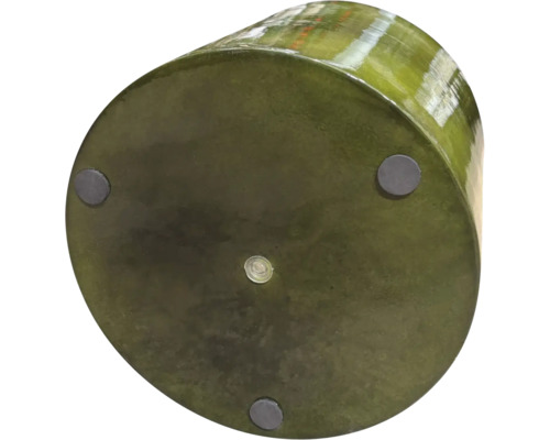 Spodní strana kulatého květináče s nožičkami