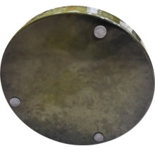 Spodní strana kulatého květináče se třemi nohami