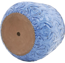 Modrý květináč se vzorem a otvorem ve dně