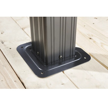 Detail upevnění altánu na dřevěné podlaze