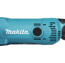 Detail elektrického nářadí Makita s Makita Logo a větracími otvory.