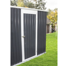 Kovový zahradní domek v antracitové barvě s bílým rámem, jedněmi dveřmi a zástrčkou na trávníku.