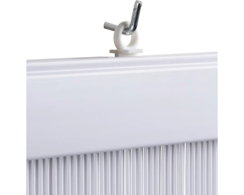 Detailní pohled na lamelový závěs se závěsem