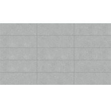 Šedé obkladové dlaždice s rovnými spárami