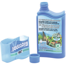 JBL Biotopol přípravek na úpravu vody pro sladkovodní akvária, modrá láhev s odměrkou.