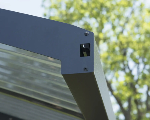 Detail terasového zastřešení se šrouby a vybráním