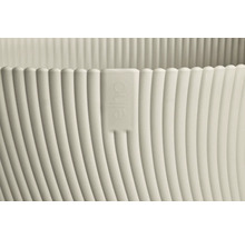 Detailní pohled na vroubkovaný květináč s Elho Logo.