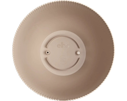 Pohled shora na kulatou misku na rostliny s vroubkovaným okrajem, logem elho a drenážním otvorem ve dně.