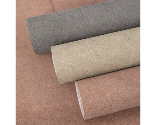 Tři role tapety s jemnou strukturou v šedé, béžové a terakotové barvě.