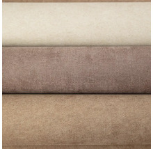 Tři role strukturované tapety v různých přírodních tónech naskládané na sobě.