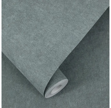 Tmavě šedá vliesová tapeta s jemnou strukturou, role tapety je částečně rozvinutá.