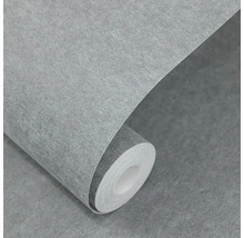 Role šedé vliesové tapety se strukturovaným povrchem.