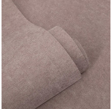 Vliesová tapeta s jemnou povrchovou strukturou ve starorůžové barvě.