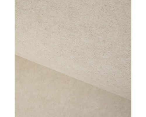 Detail jemnozrnného strukturovaného povrchu omítky nebo malty.