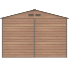 Kovový zahradní domek v dekoru dřeva, pohled zezadu se sedlovou střechou a dvěma ventilačními otvory ve štítu.