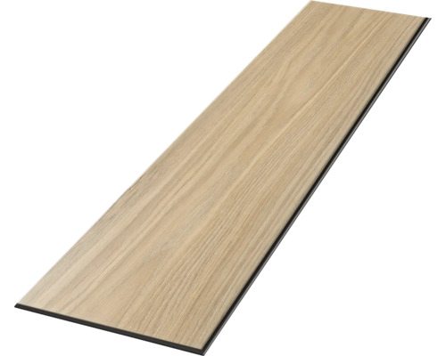 Jednotlivá podlahová lamela v dekoru dubu s jemnou texturou dřeva a tmavou hranou.