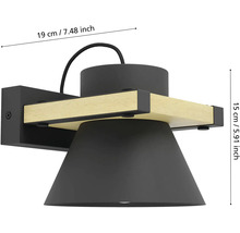 Nástěnné svítidlo z černého kovu a světlého dřeva, kuželové stínidlo, šířka 19 centimetrů, výška 15 centimetrů.
