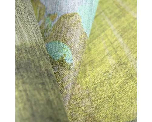 Detailní záběr vliesové tapety se strukturovaným povrchem a abstraktním vzorem.